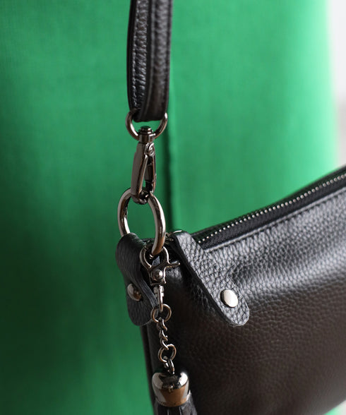 タッセル付きレザーショルダーバッグ 18-0429