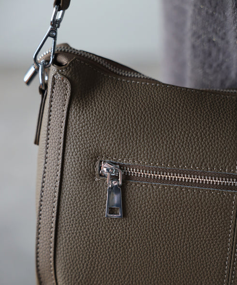 レザーショルダーバッグ 18‐1142