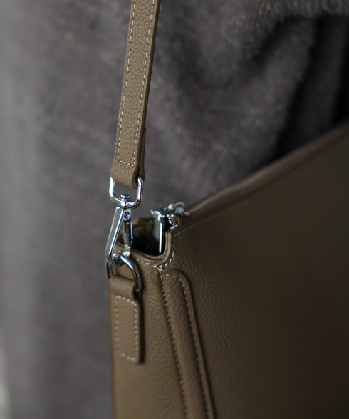 レザーショルダーバッグ 18‐1142