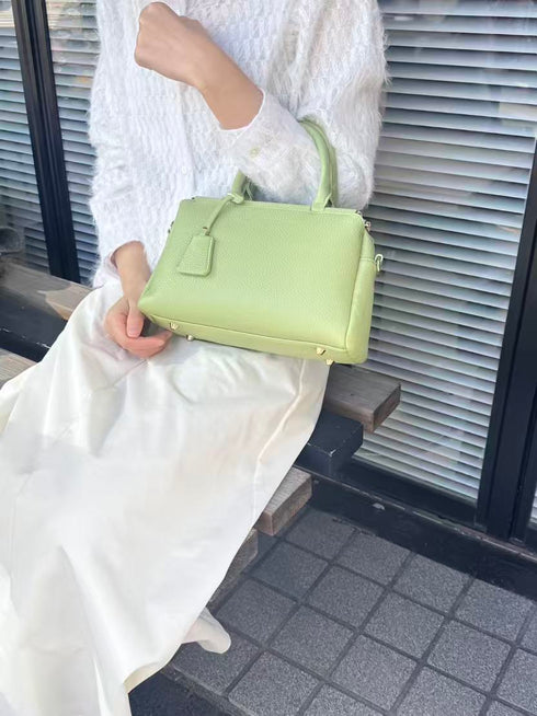 2WAY3室構造バーハンドルバッグ キーチャーム付き 12-1207