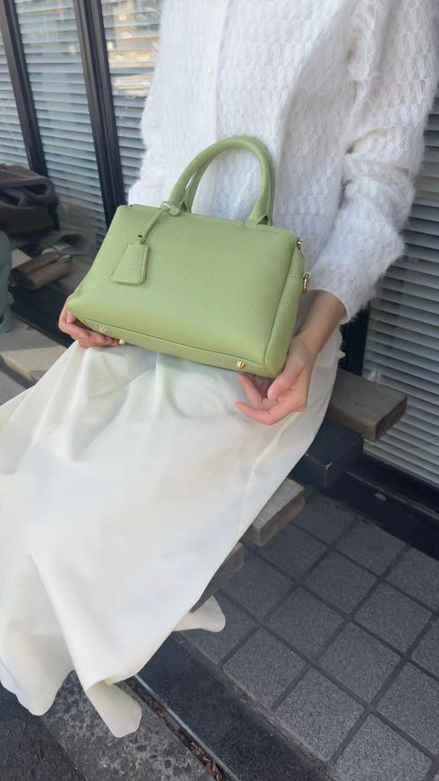 2WAY3室構造バーハンドルバッグ キーチャーム付き 12-1207