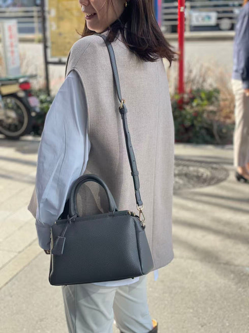 2WAY3室構造バーハンドルバッグ キーチャーム付き 12-1207