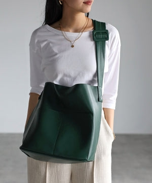 A4すっぽり大容量ショルダーバッグ　12-1094