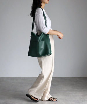 A4すっぽり大容量ショルダーバッグ　12-1094