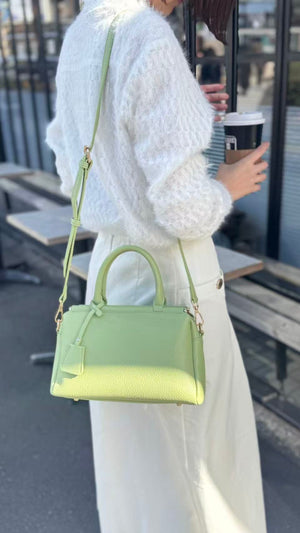 2WAY3室構造バーハンドルバッグ キーチャーム付き 12-1207