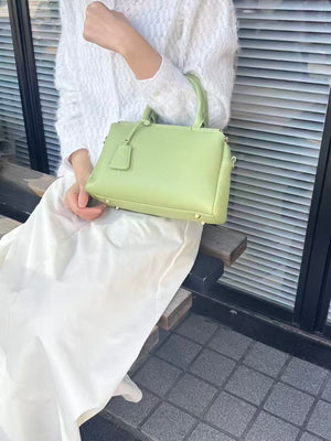 2WAY3室構造バーハンドルバッグ キーチャーム付き 12-1207