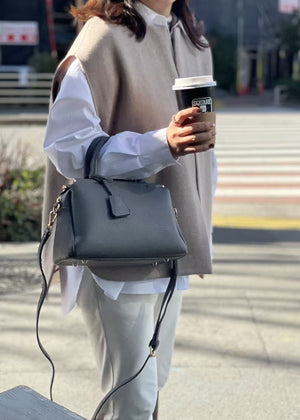 2WAY3室構造バーハンドルバッグ キーチャーム付き 12-1207