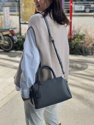 2WAY3室構造バーハンドルバッグ キーチャーム付き 12-1207