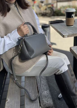 2WAY3室構造バーハンドルバッグ キーチャーム付き 12-1207