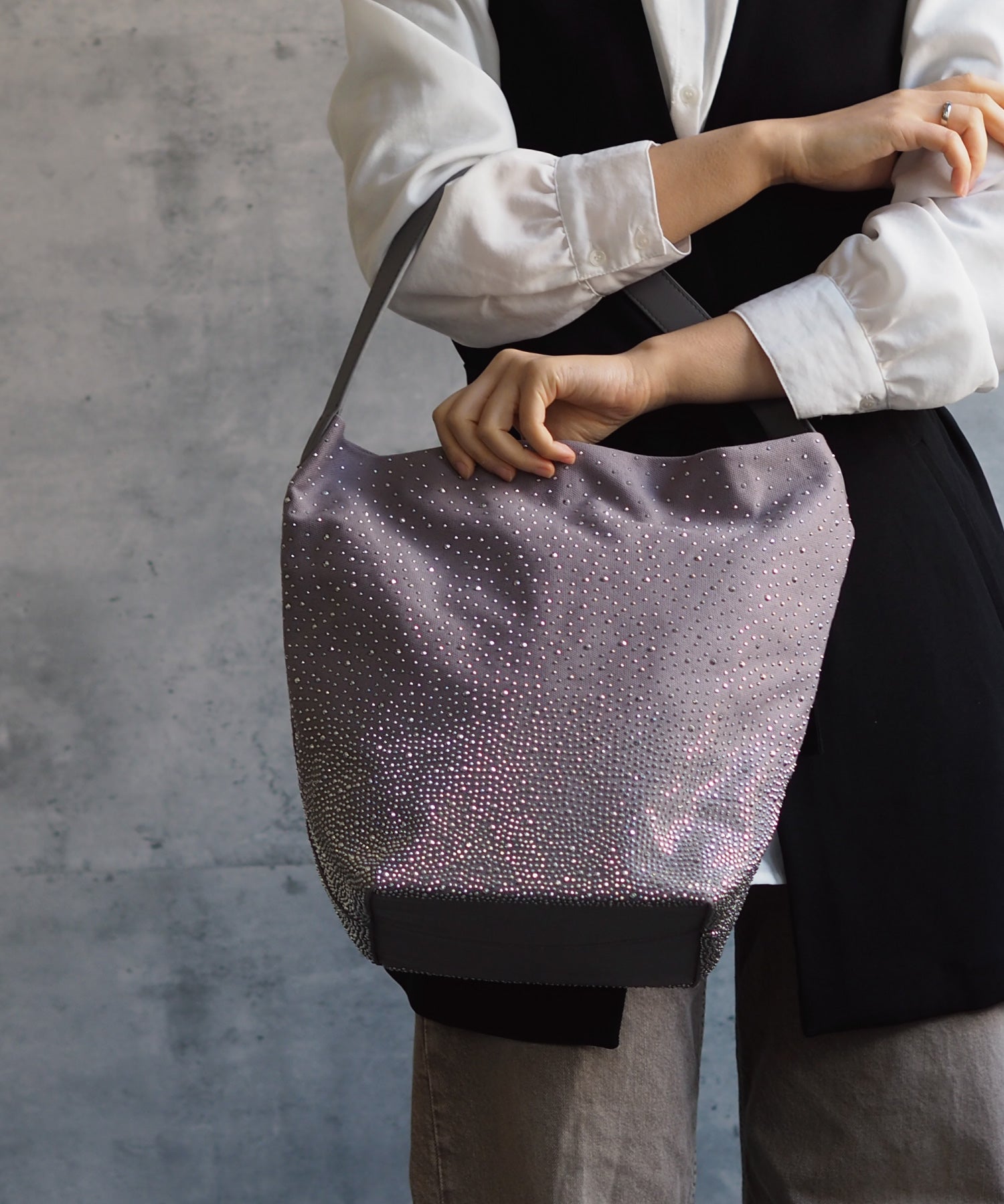 新品タグ付き　ヴァリアント スタンダード アクセコレクション　トートバッグ　ラメ キラキラスタッズトートバッグ 12-1184 – GUSCIO ITALY