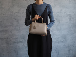 2WAY3室構造バーハンドルバッグ キーチャーム付き 12-1207