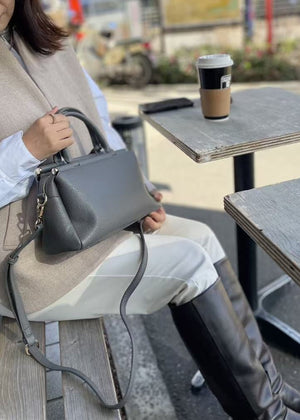 2WAY3室構造バーハンドルバッグ キーチャーム付き 12-1207